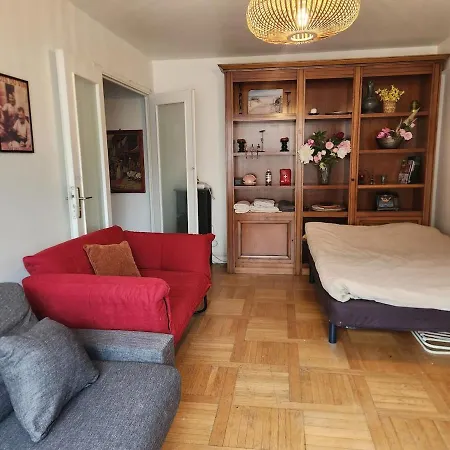 Beautiful Alesia Metro Apartment *