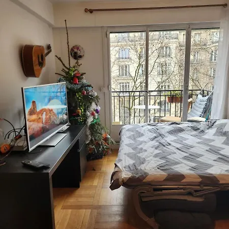 Apartment Beautiful Alesia Metro Paris